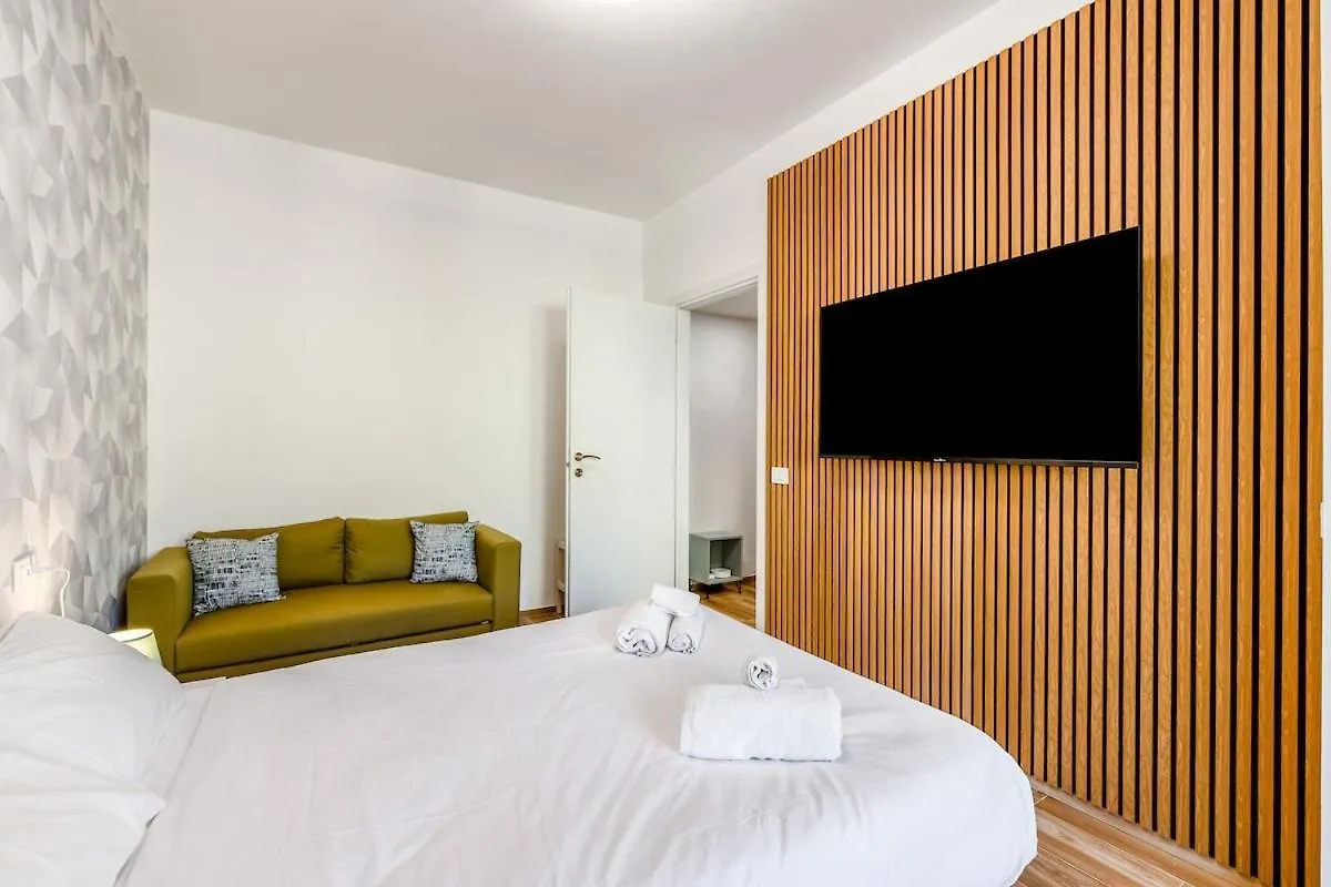 Bright Elegant Flat With Balcony, Milan Portello 0*,  イタリア