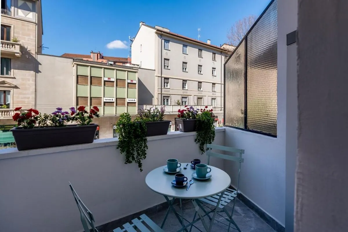 Bright Elegant Flat With Balcony, Milan Portello Apartment