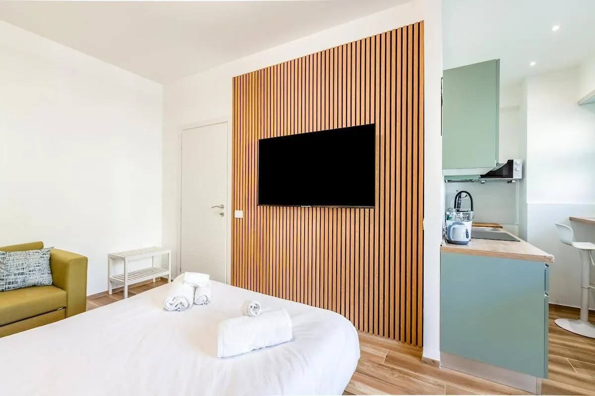 Bright Elegant Flat With Balcony, Milan Portello Apartment