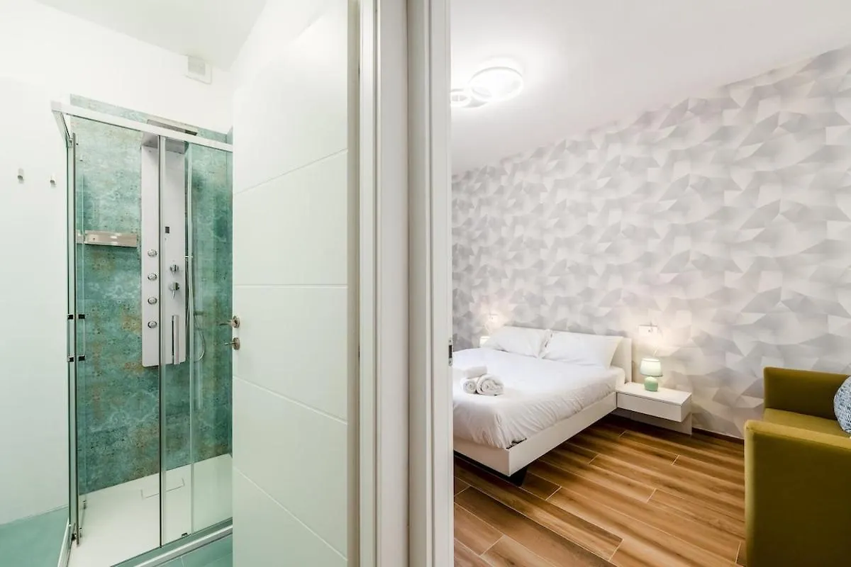 Bright Elegant Flat With Balcony, Milan Portello Apartment