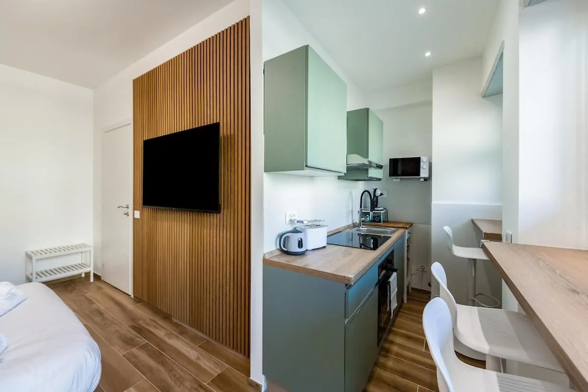 Bright Elegant Flat With Balcony, Milan Portello 0*,