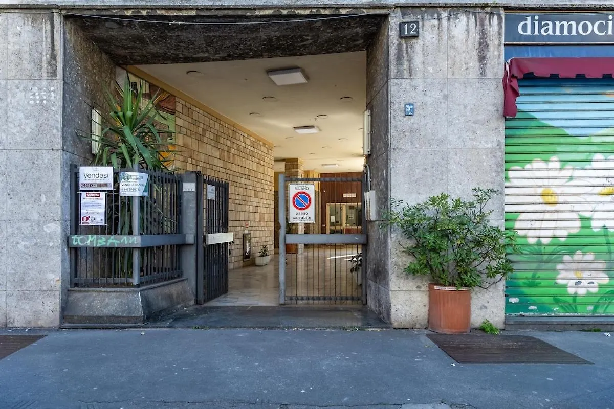 Bright Elegant Flat With Balcony, Milan Portello Apartment