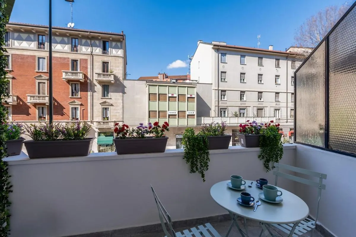 Bright Elegant Flat With Balcony, Milan Portello